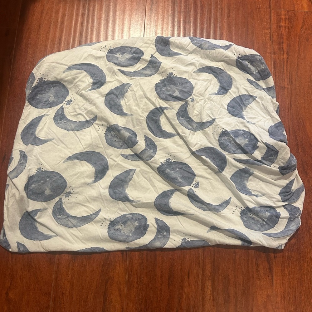 Burt’s Bees moon print crib sheet